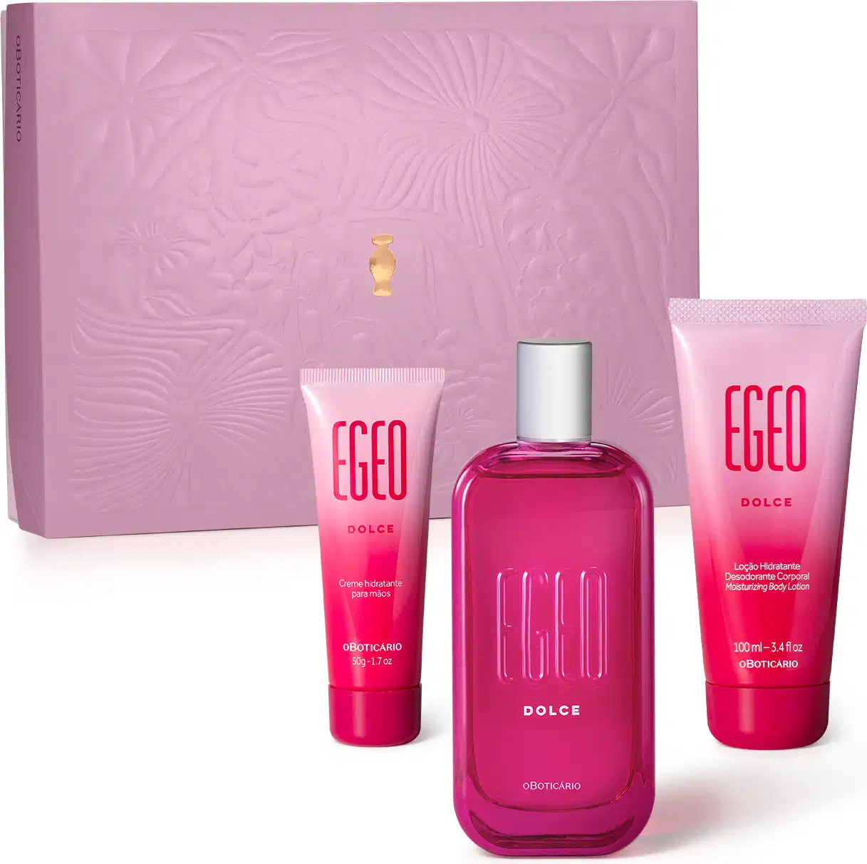 Caixa rosa com flores em relevo e três itens da marca Egeo Dolce, sendo uma bisnaga de creme hidratante para as mãos, outra de loção hidratante corporal e um vidro com tampa prateada contendo desodorante colônia.