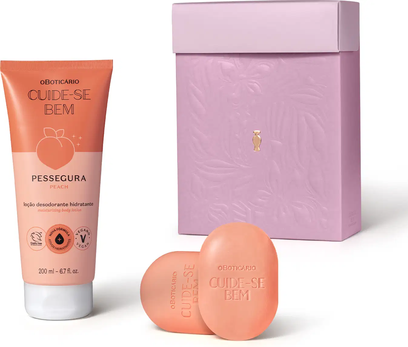 Caixa roxa com detalhe dourado, frasco em tons de laranja e rosa com pêssego ilustrado de loção hidratante corporal Cuide-se Bem Pessegura e dois sabonetes em barra na cor laranja da mesma marca.