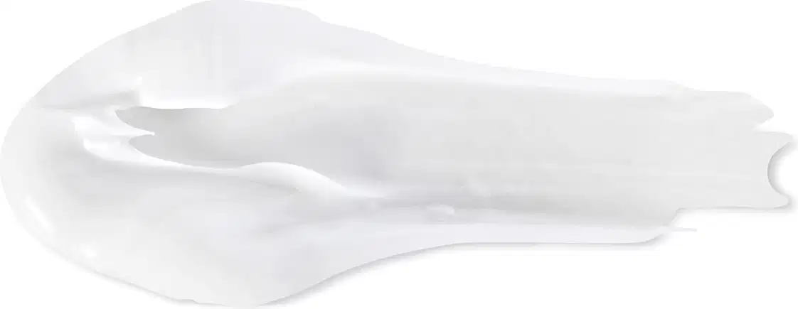 Objeto branco com textura suave e brilhante, com aparência cremosa e delicada. Possui formato irregular e assimétrico, sugerindo tratar-se de um item de  corpo e banho