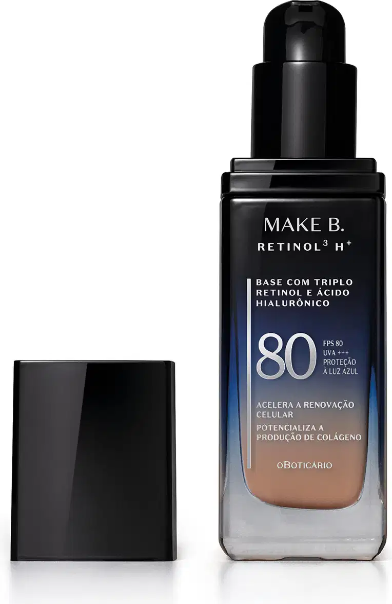 Frasco de vidro retangular aberto em degradê de preto para o azul base líquida da marca Make B.  Retinol 3 H+, na parte inferior se vê o tom bege da base. O rótulo contém texto escrito em branco, com destaque para o FPS 80. Tampa preta ao lado do frasco