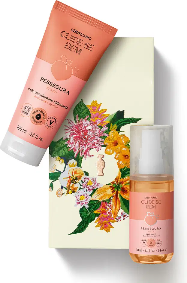 Imagem de kit de presente contendo uma caixa com decoração floral e dois produtos da marca Cuide-se Bem Pessegura, sendo um frasco  spray de body splash  e uma bisnaga de loção hidratante corporal. As embalagens são laranja e rosa com letras pretas.