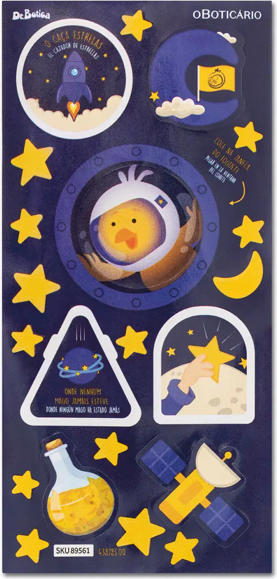 Embalagem com ilustrações de foguete, estrelas, lua e satélite em fundo azul escuro, com texto "Dr Botica" e "O Boticario" visíveis.