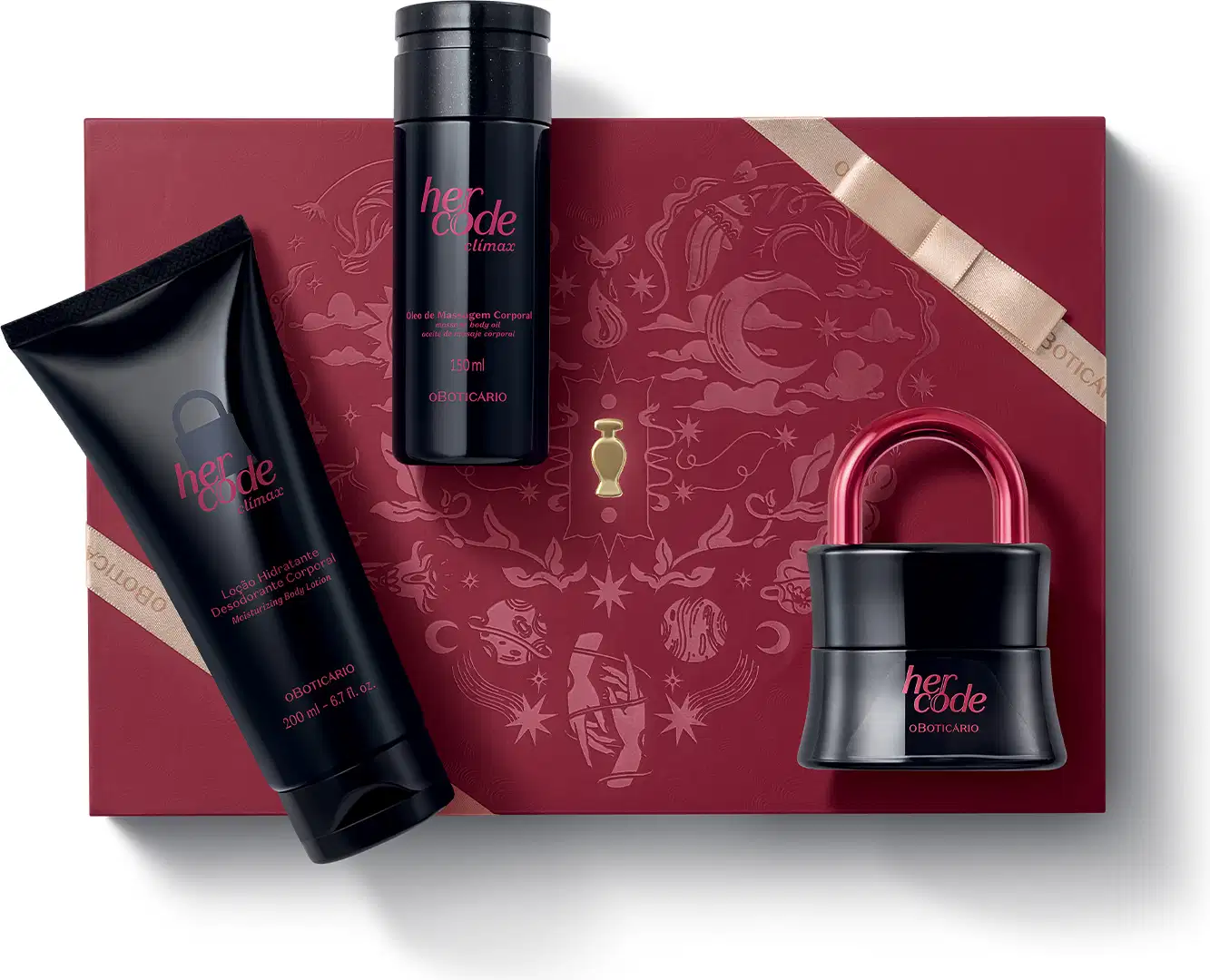 Caixa vermelha com detalhes dourados e fita dourada fina. Sobre ela, três itens de perfumaria da marca Her Code Climax, sendo um desodorante colônia preto com tampa em formato de cadeado, um body spray preto e uma bisnaga preta de loção corporal.