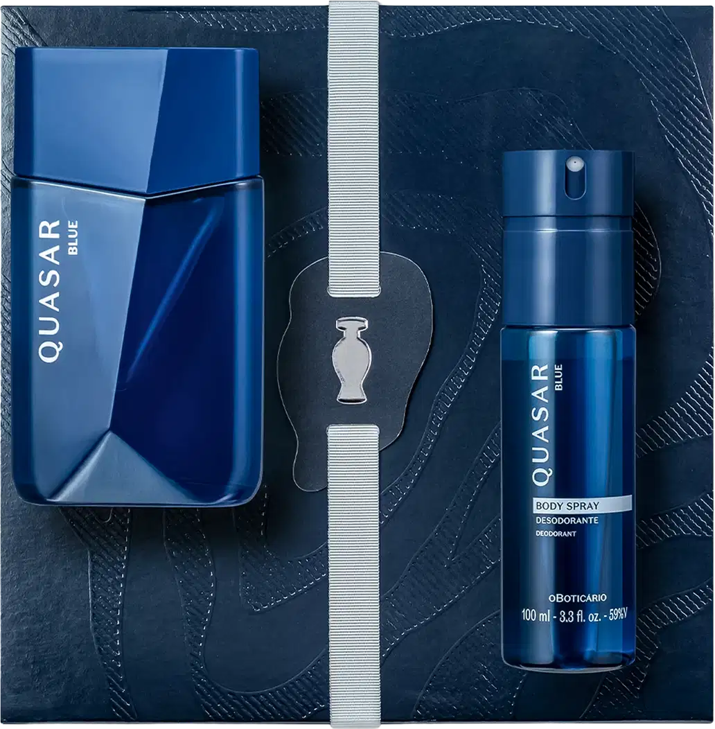 Conjunto de item de perfumaria da marca Quasar composto por frasco de perfume azul escuro e embalagem de desodorante corporal em tons de azul, apresentados em caixa preta com detalhes em prata.