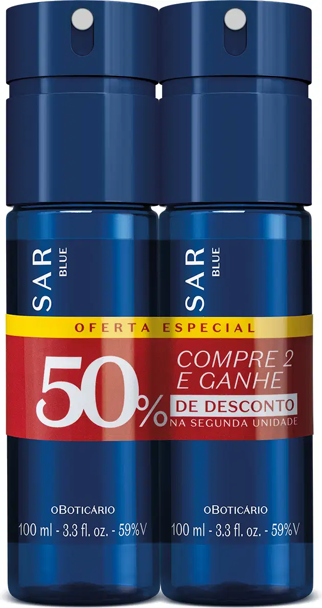 Dois frascos azuis e cilíndricos de item de perfumaria da marca Quasar Blue, unidos por fita adesiva vermelha e amarela indicando oferta especial de compre 2 e ganhe 50% de desconto na segunda unidade.