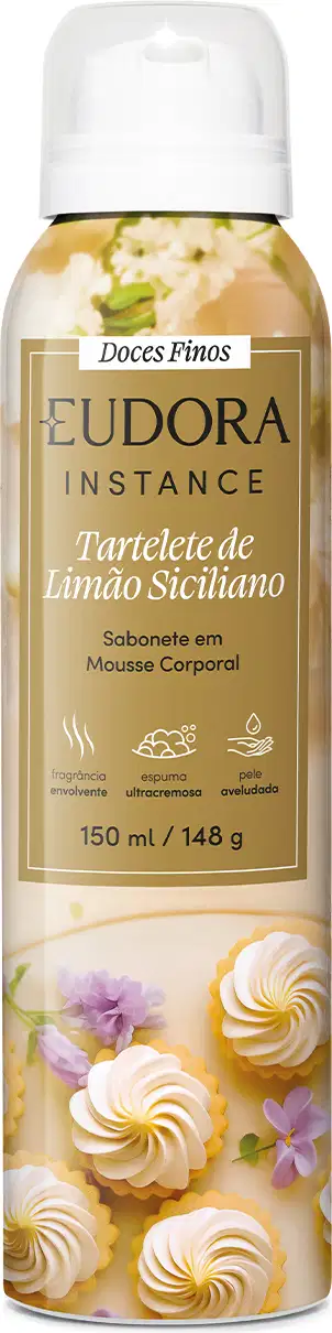 Embalagem em frasco plástico com tampa branca. Rótulo mostra merengues decorativos e flores lilás, no cento, um retângulo dourado com o nome Eudora Instance e detalhes do produto.150ml/148g. Propriedades hidratante, antioxidante e pele aveludada.
