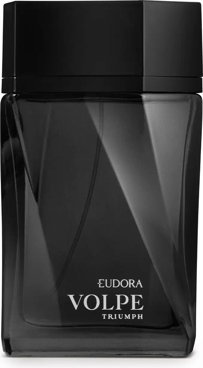 Frasco retangular de vidro preto fosco monocromático, tampa preta em plástico. A embalagem tem linhas angulares e geométricas como uma joia, com um formato robusto. O rótulo exibe o nome da fragrância em letras brancas sobre o fundo preto do frasco.
