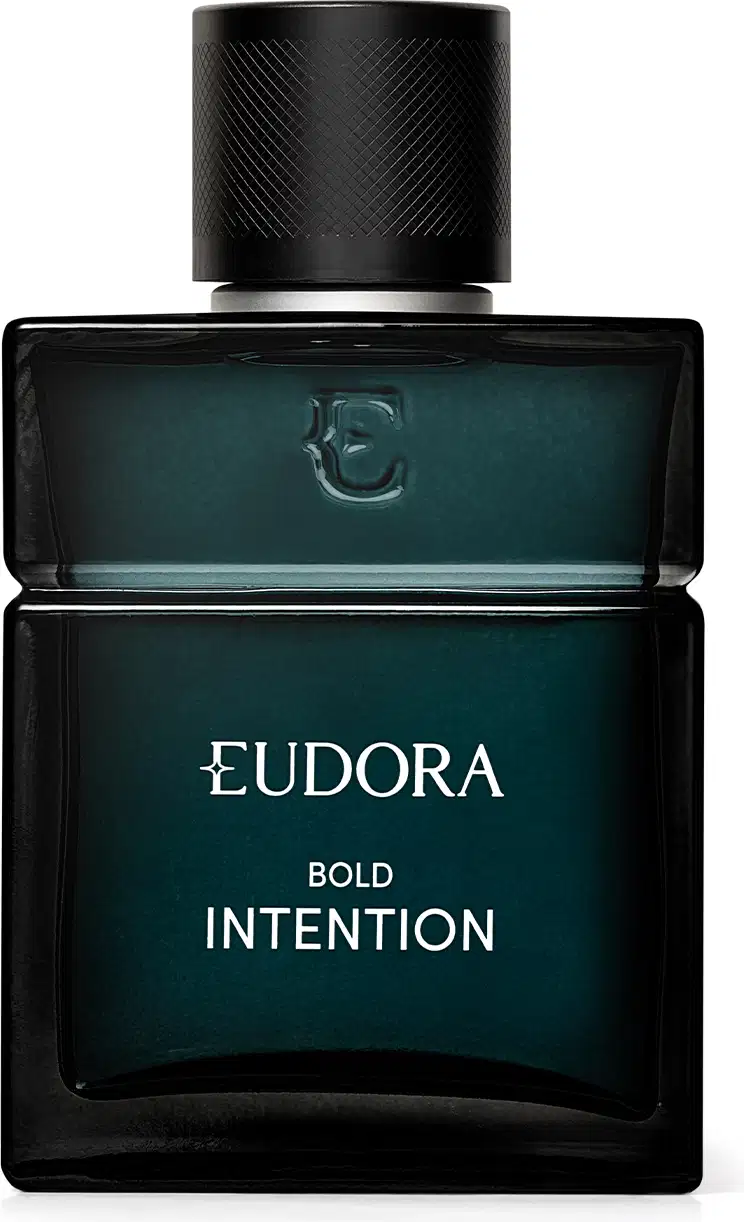 O produto apresentado é um frasco do Desodorante Colônia, "Bold Intention". Possui um design moderno e elegante, com uma tonalidade escura predominante. O recipiente tem um formato retangular, conferindo um aspecto sofisticado