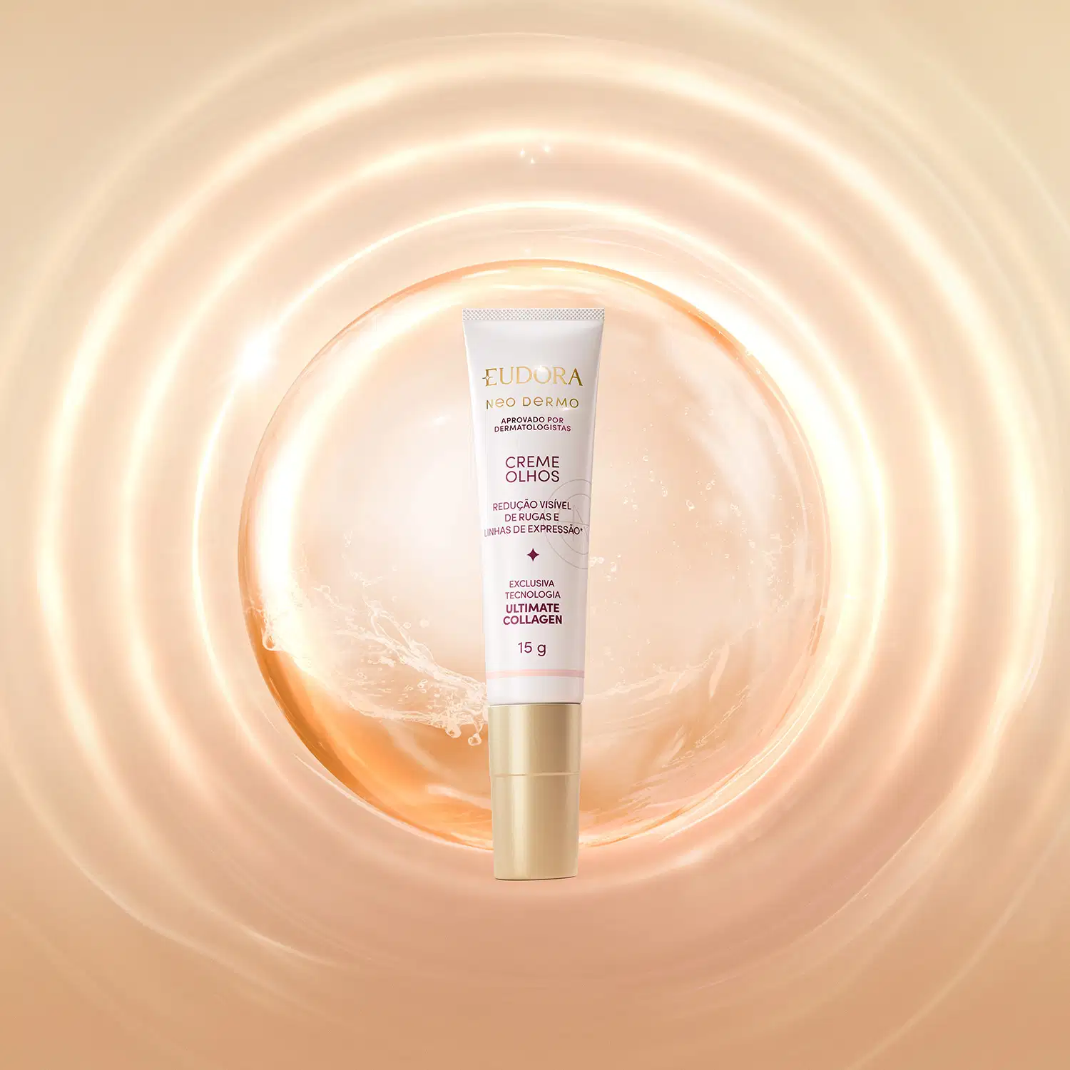 O creme está inserido em um ambiente com um fundo desfocado em tons bege, criando um efeito de profundidade e destaque para o produto.