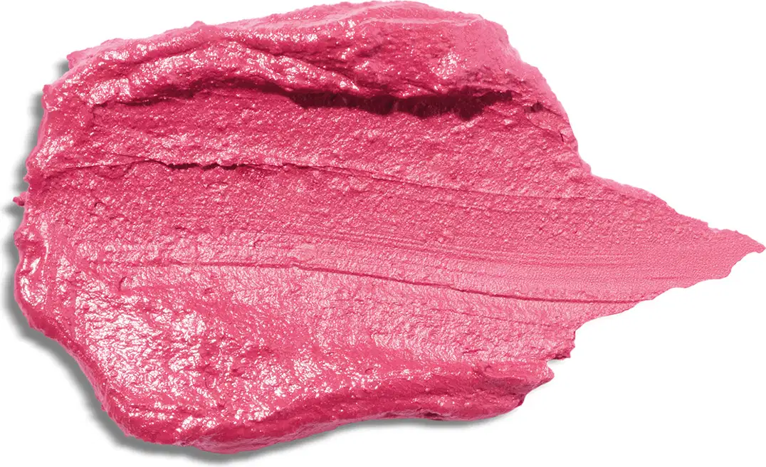 Textura cremosa e brilhante, na cor rosa (tom vivo e vibrante), com uma aplicação uniforme e uma aparência aveludada. Não há rótulos ou embalagens visíveis, apenas a própria textura em destaque contra um fundo branco.