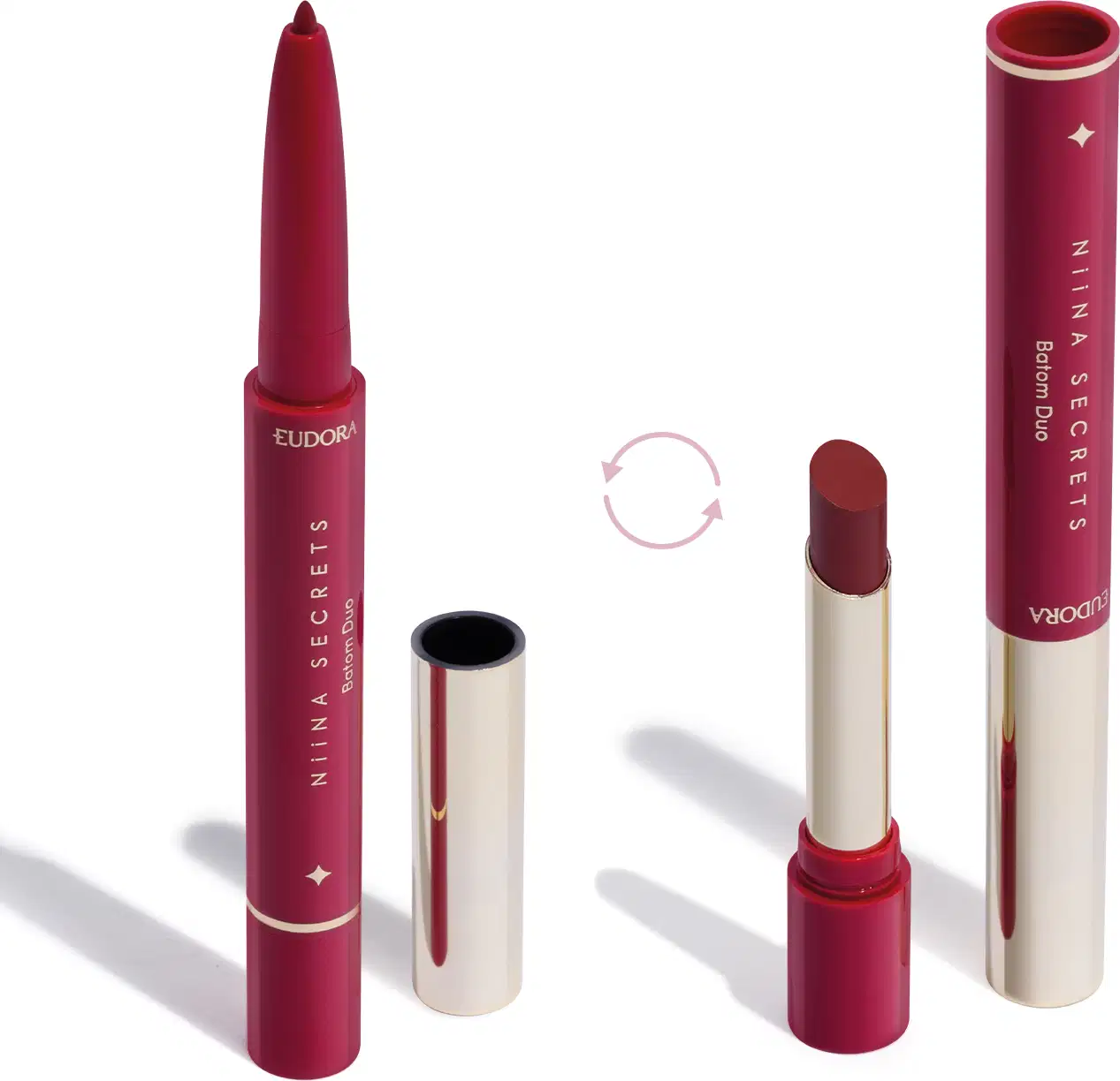 O produto apresentado na imagem é um batom da marca Niina Secrets Eudora. São dois produtos em um: uma lapiseira delineadora com a ponta afiada e o batom em formato stick. Todos os itens possuem detalhes em dourado e rosa.