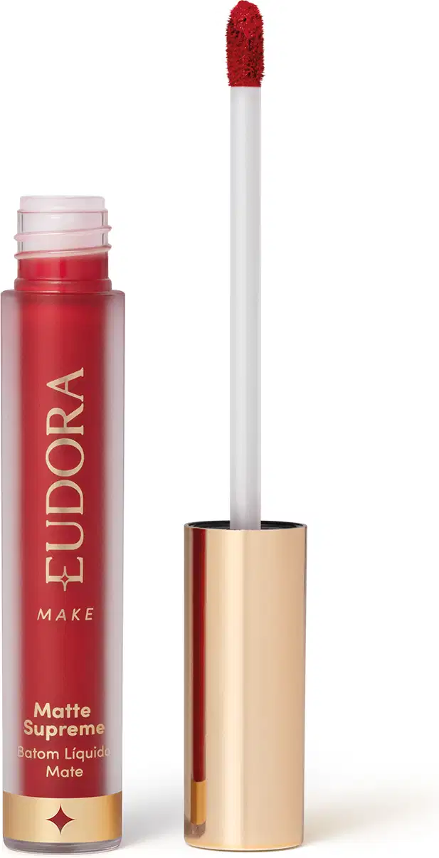 Batom Líquido Matte Supreme em embalagem transparente com tampa dourada e aplicador do tipo bastão. Produto com design minimalista e rótulo dourado no frasco.