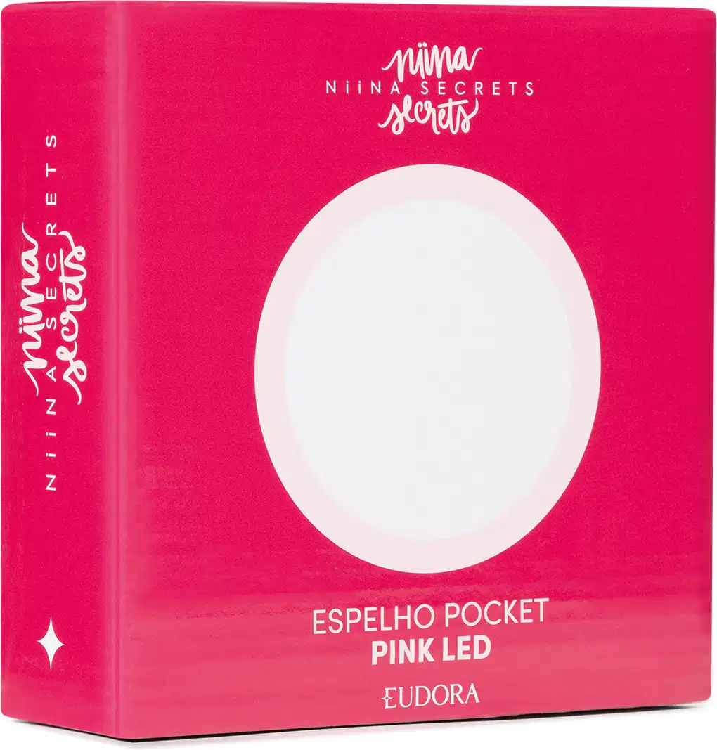 A embalagem é uma caixa retangular de cor rosa vibrante, com o nome da marca e o tipo de produto ("Espelho Pocket Pink LED") impressos na frente. Também estão presentes as marcas: Niina Secrets, Eudora.