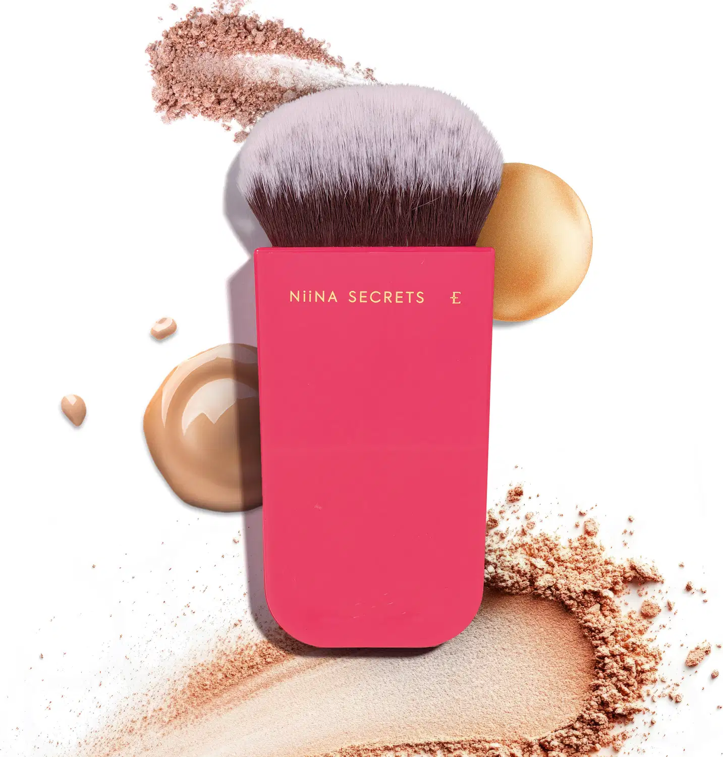 O produto apresentado é um pincel de maquiagem da marca Niina Secrets. O pincel possui cerdas macias e uma base em um tom rosa vibrante, com o nome da marca impresso em letras douradas. Texturas em pó, líquidas e cremosas estão dispostas no fundo.