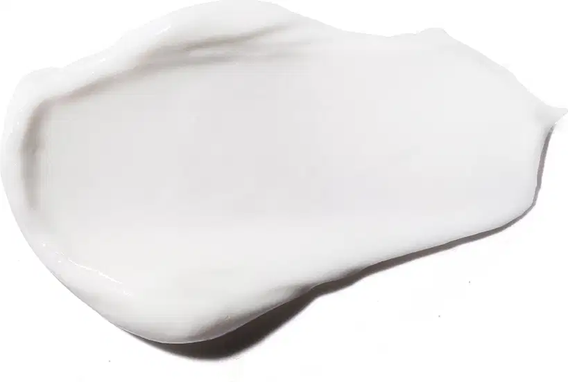 Creme Hidratante Desodorante Corporal com textura cremosa e suave de aparência leitosa e brilhante. Consistência densa e uniforme, sem imperfeições visíveis. Produto de beleza com aspecto delicado e refinado.