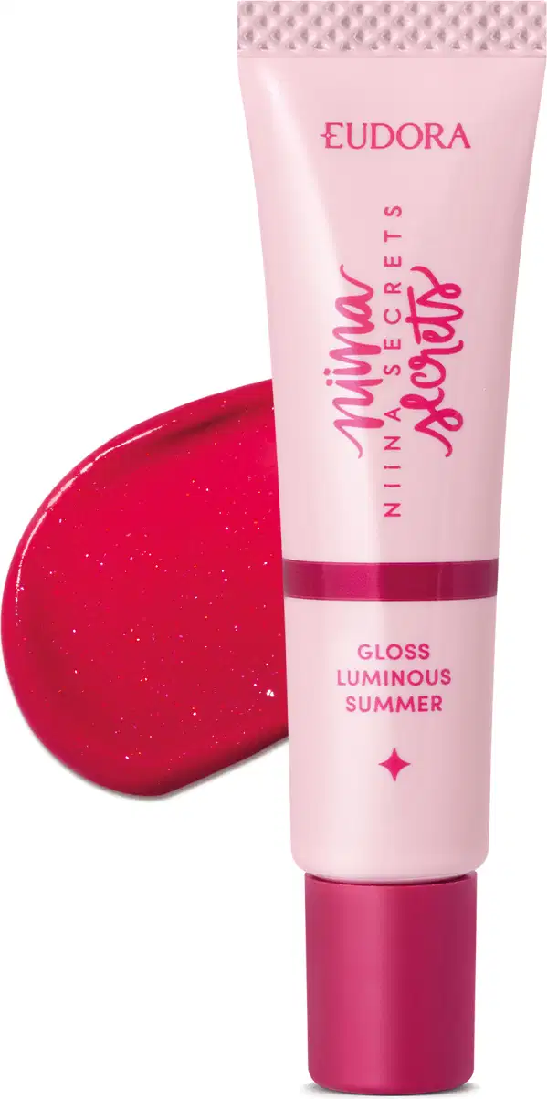 Tubo de gloss labial rosa da linha Niina Secrets da Eudora, com embalagem rosa e branca e texto "Gloss Luminous Summer" impresso.