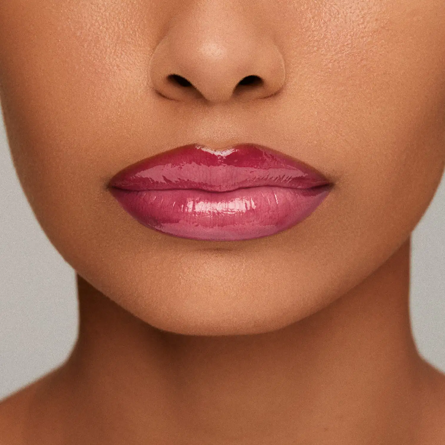 Gloss labial. Eudora Make Micro Injection entrega um verdadeiro efeito de procedimento estético, sem sair de casa.
