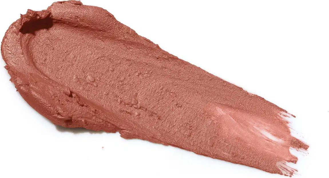 Amostra de batom rosado com textura cremosa e acabamento semi-matte. Apresenta superfície lisa e uniforme, com leve reflexo. A cor predominante é um tom profundo de rosé romântico.