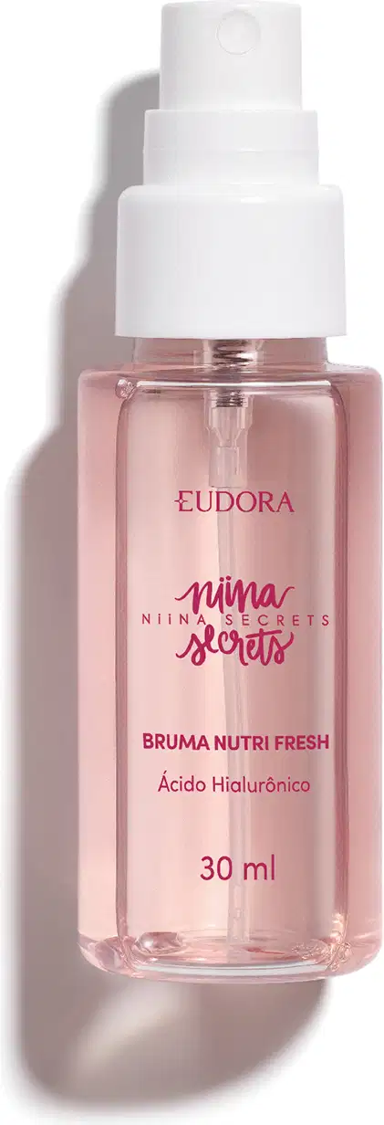 Frasco spray 30ml com líquido rosa claro, embalagem branca, rótulo com texto Eudora Niina Secrets Bruma Nutri Fresh Ácido Hialurônico.