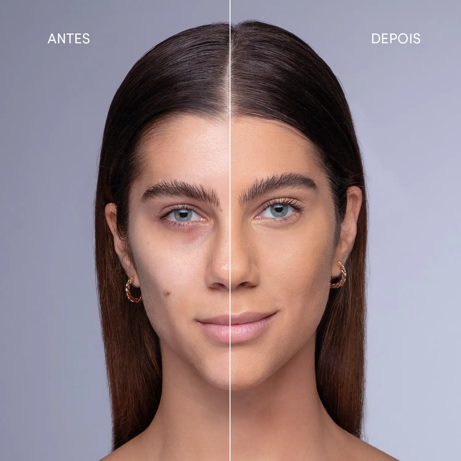 Imagem de antes e depois de um tratamento de beleza, com fundo cinza e texto em português indicando as etapas. A modelo apresenta cabelos escuros e olhos claros, com maquiagem natural. O ambiente sugere um contexto de cuidados de beleza e transformação.