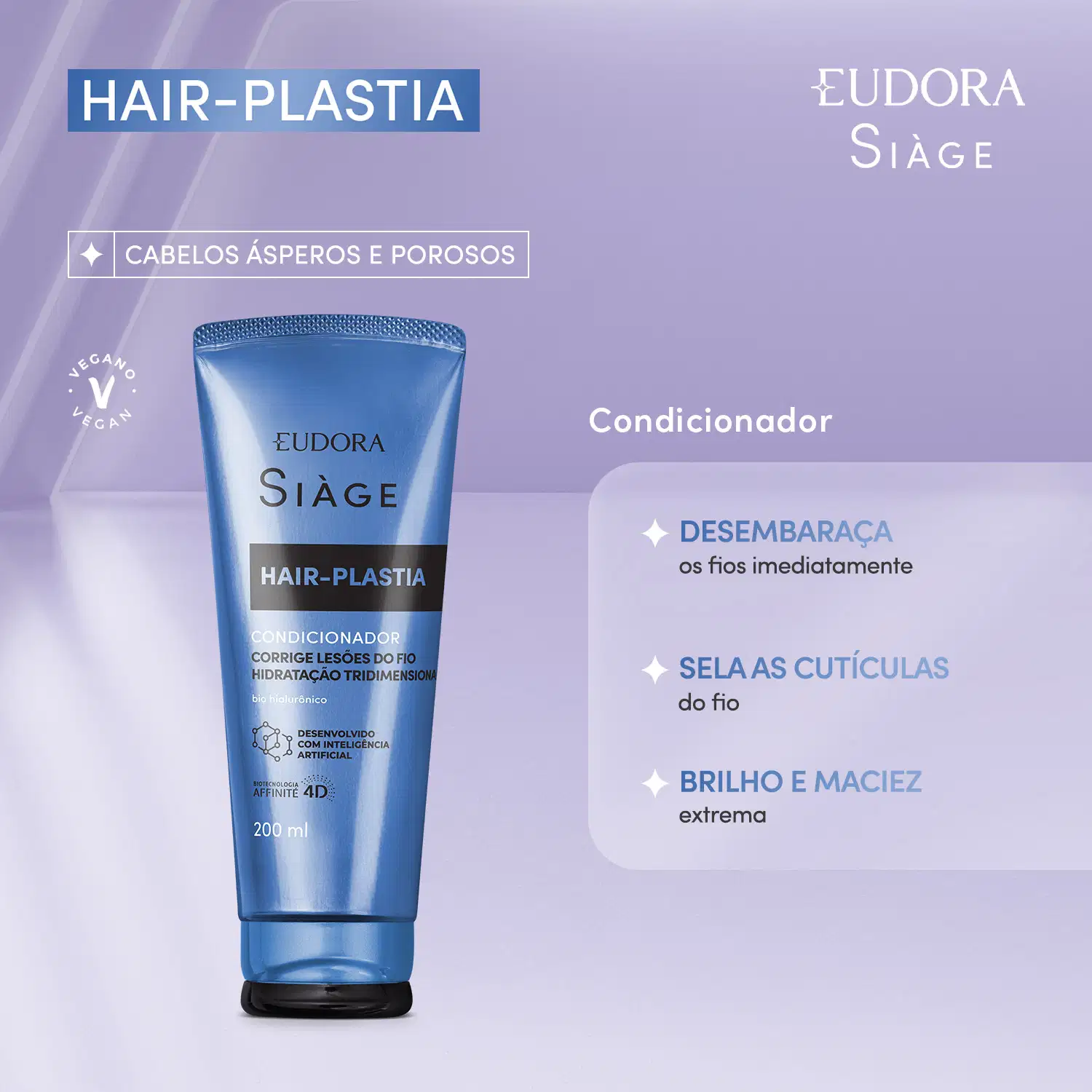 Card com benefícios do produto. Frasco ao lado esquerdo com o texto HAIR-PLASTIA CONDICIONADOR DESEMBARAÇA os fios imediatamente, SELA AS CUTÍCULAS do fio, BRILHO E MACIEZ extrema do lado direito.