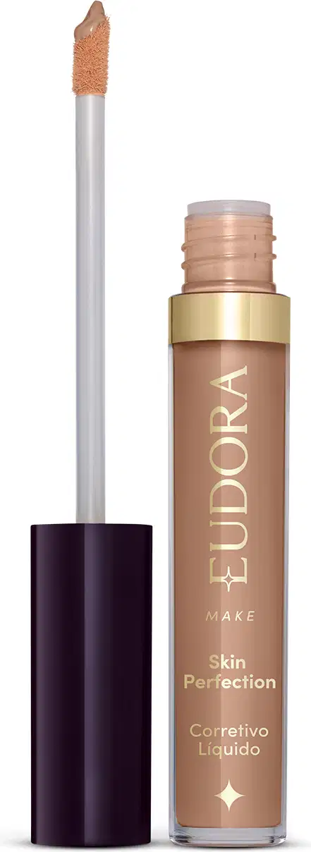 Produto de maquiagem da marca Eudora, com embalagem em tons de bege e dourado. Trata-se de um corretivo líquido para a pele, o produto está aberto e mostrando como é o aplicador.
