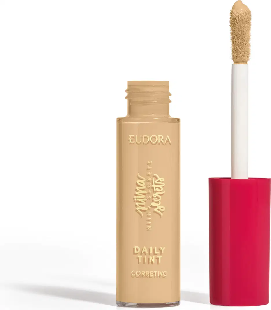 Corretivo líquido Eudora Daily Tint com aplicador de esponja, frasco transparente com tampa rosa.
