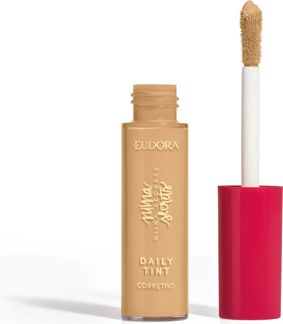 Corretivo líquido Eudora Niina Secrets Daily Tint em frasco dourado com aplicador tipo pincel e tampa cilíndrica vermelha. Produto de cobertura média para uso diário.