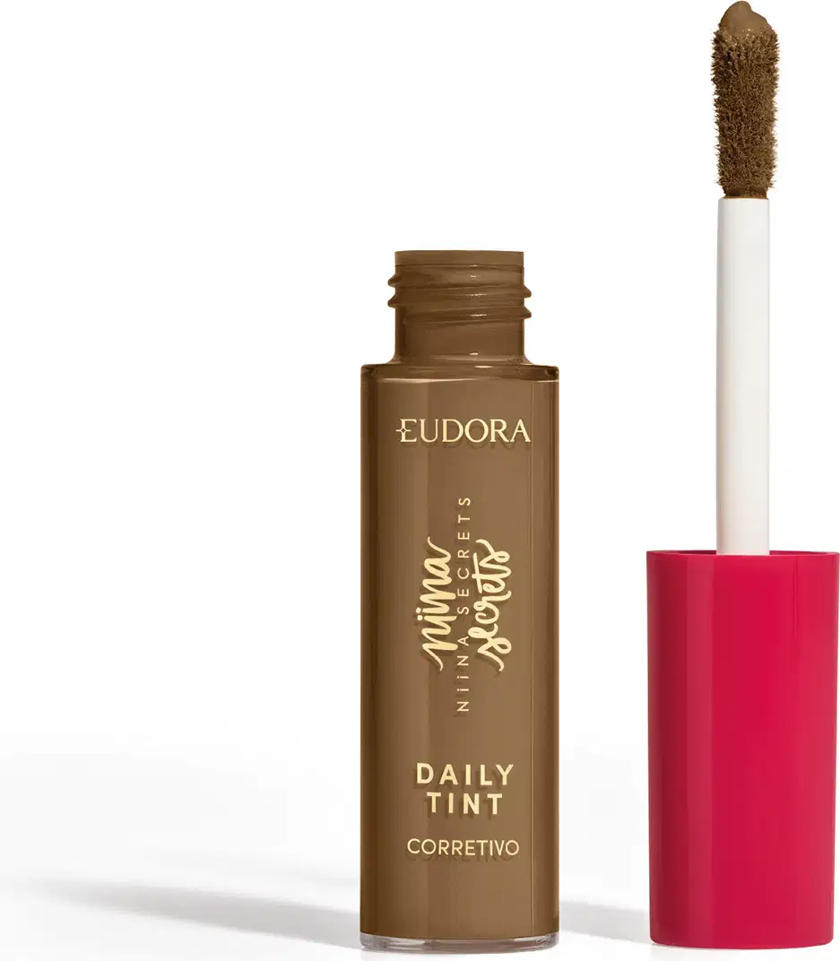 Corretivo líquido Eudora Niina Secrets Daily Tint em frasco marrom com aplicador de fibra. Embalagem com tampa cilíndrica vermelha. Produto para correção e cobertura diária com acabamento natural.