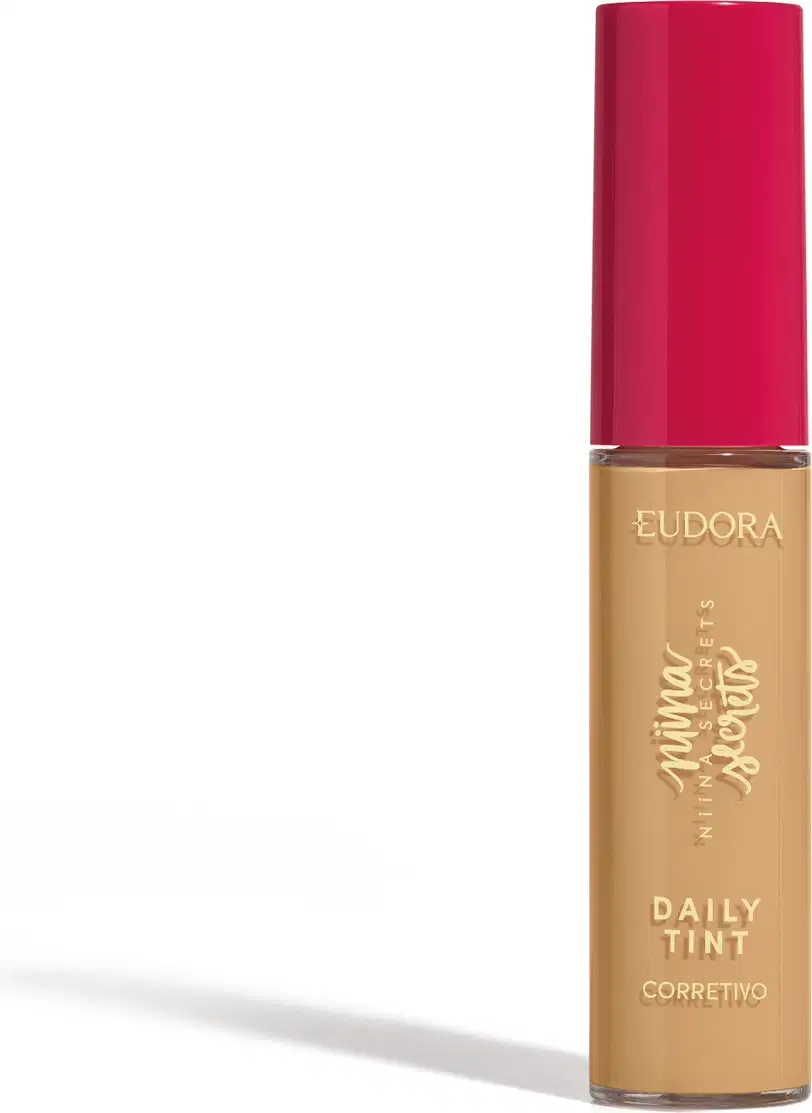 Corretivo líquido Eudora Daily Tint com frasco cilíndrico de vidro, bege e tampa rosada, rótulo com texto em dourado.

