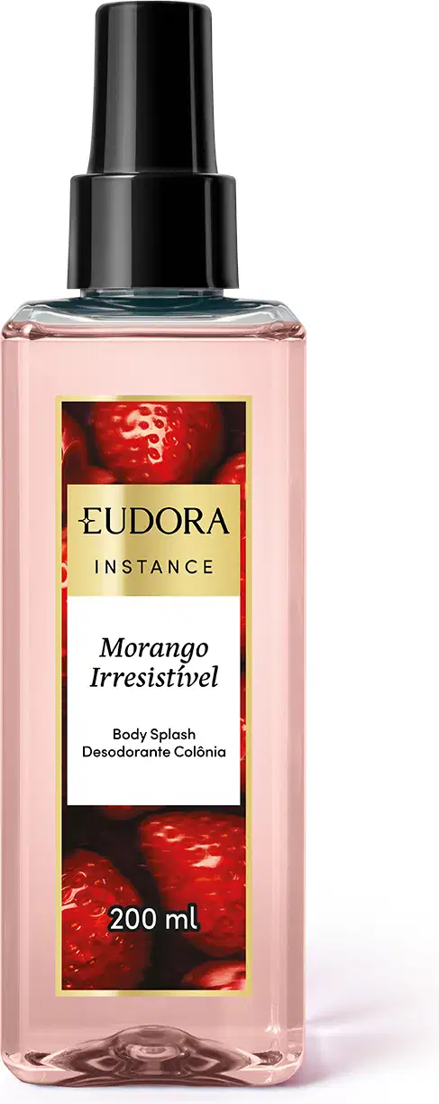 Frasco com pulverizador da marca Eudora, na cor rosa, contendo 200 ml de produto com rótulo indicando o nome "Morango Irresistível" e a descrição "Body Splash Desodorante Colônia".