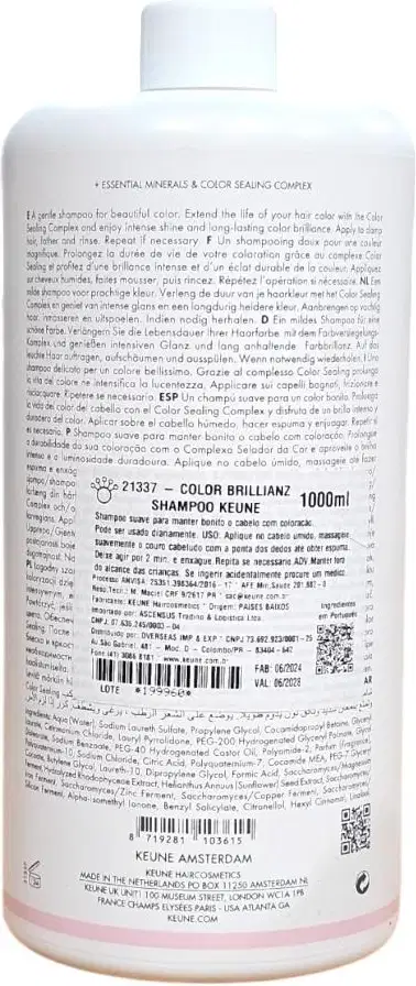 O produto é um frasco de shampoo da marca Keune, com 1000ml de volume, com rótulo branco e detalhes em rosa. O rótulo contém informações sobre o produto, incluindo o nome "Color Brillianz Shampoo".
