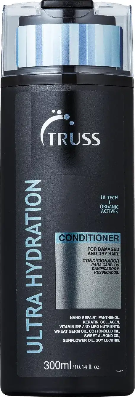 Condicionador TRUSS Ultra Hydration para cabelos danificados e secos. Embalagem plástica preta com detalhes transparentes. Rótulo preto com texto branco listando os ingredientes orgânicos e ativos de alta tecnologia.