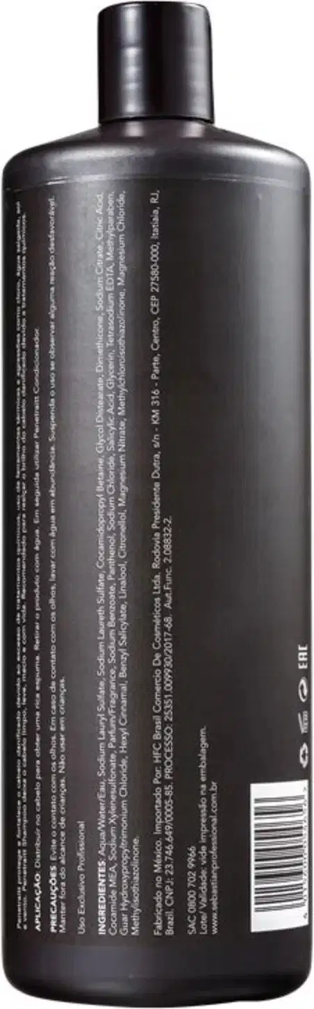 Frasco plástico preto opaco para produto capilar da marca Sebastian Professional. O frasco tem formato cilíndrico e tampa preta. Na lateral, há texto descritivo em letras pequenas e claras sobre o produto e suas especificações.