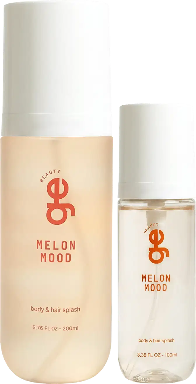Dois frascos GE Beauty Melon Mood body & hair splash: frasco maior 200ml com embalagem branca e líquido bege claro, e frasco menor 100ml com embalagem branca e líquido transparente. Ambos apresentam logo "ge" em vermelho.