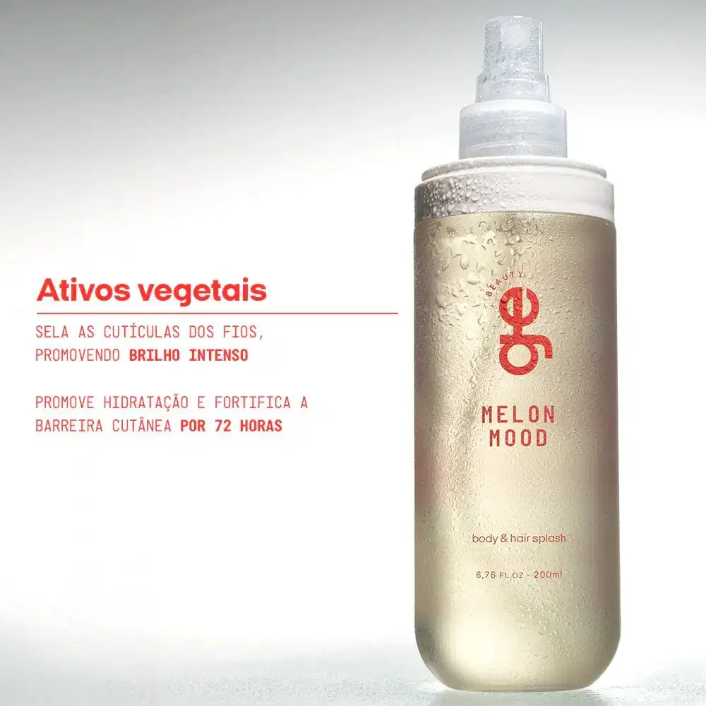 Spray corporal e capilar Melon Mood, frasco cilíndrico dourado com 200ml, tampa spray branca, rótulo vermelho com logo GE Beauty, condensação na embalagem indicando produto refrigerado.