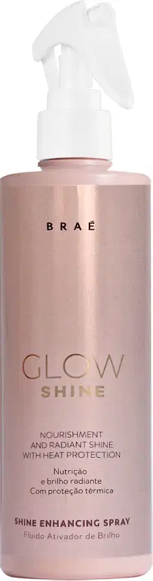 Produto de beleza da marca Brae para brilho e nutrição dos cabelos. Frasco plástico com bomba borrifadora branca. Rótulo rosa metálico com o nome do produto "Glow Shine" e descrição.