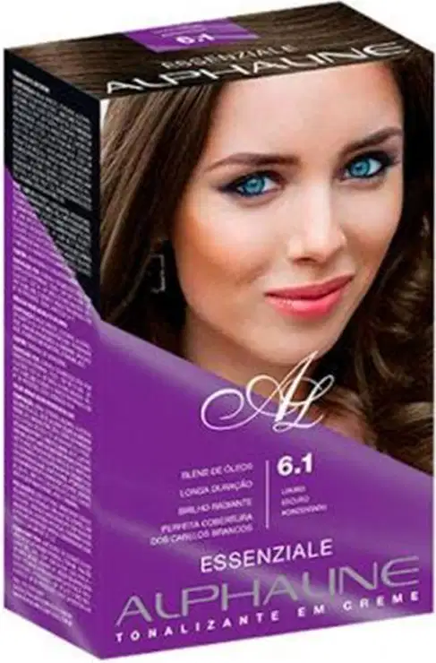 Caixa de tinta para cabelo Essenziale Alphaline, tonalizante em creme. A embalagem é uma caixa retangular de cor roxa escura com detalhes em branco. Há uma imagem de uma modelo com cabelo loiro escuro.