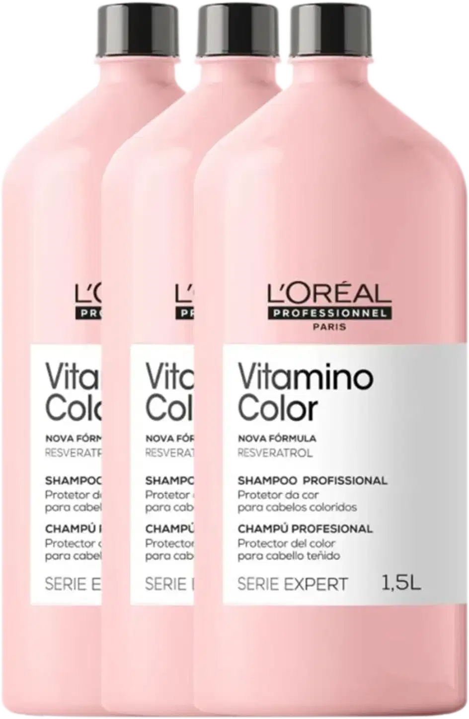 A imagem mostra um Trio de shampoos Vitamino Color Resveratrol (1,5L cada), da L’Oréal Professionnel. Embalagens rosa claro com design minimalista destacam a fórmula para proteção da cor em cabelos coloridos.