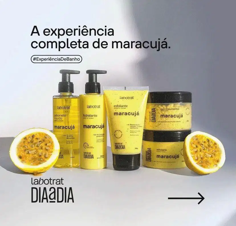 O produto exibido é um esfoliante corporal da marca Labotrat, com embalagem em formato de pote preto com tampa. A embalagem possui uma etiqueta amarela com o nome do produto "maracuja" e informações sobre sua função de renovação celular e efeito calmante.
