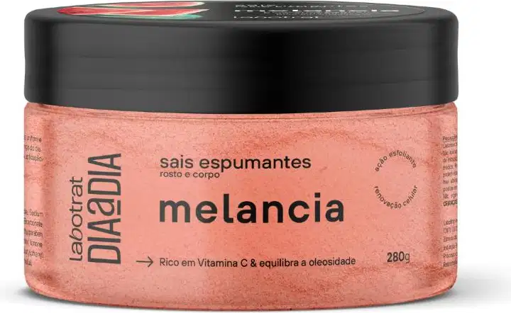 Pote preto com rótulo laranja contendo sais espumantes para rosto e corpo da linha Melancia da Labotrat, com destaque para o equilíbrio da oleosidade e vitamina C em sua composição.
