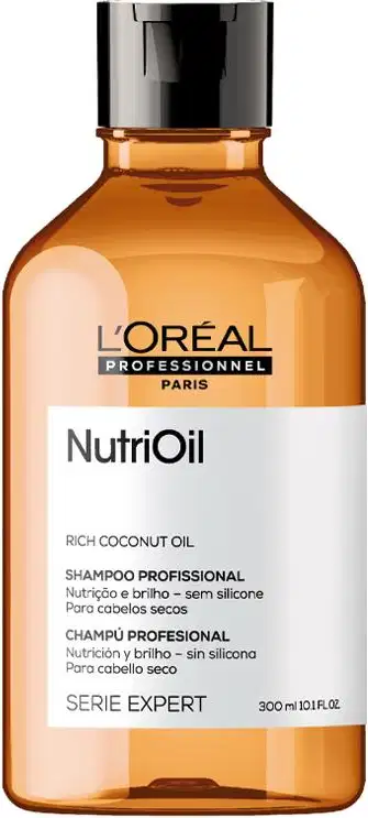 A imagem mostra um frasco arredondado de shampoo de cor marrom, com rótulo branco e tampa preta.