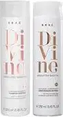 A imagem mostra dois produtos da linha Divine de Braé. Ambos são cilíndricos, cor branca e detalhes em rosé gold. Sendo um shampoo e um condicionador.