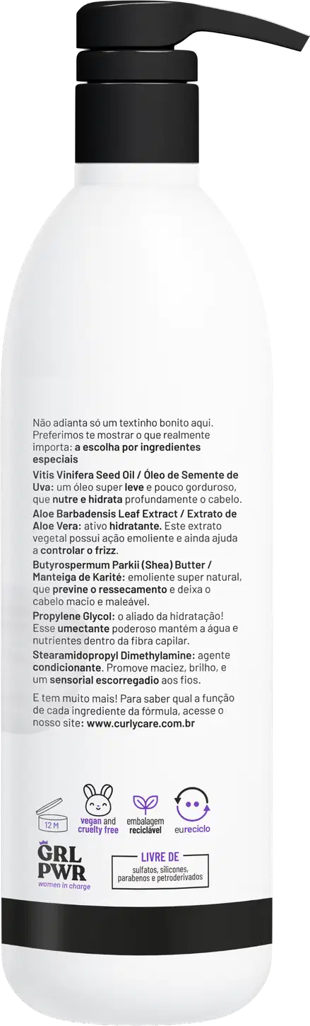 Condicionador High Condition da marca Curly Care. Frasco cilíndrico com tampa preta. Rótulo detalhando os ingredientes e benefícios do produto, como óleo de semente de chia, extrato de aloe vera e manteiga de karité.