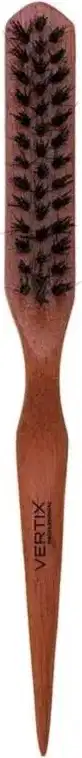 Trata-se de uma escova de cabelo da marca Vertix. A escova possui um cabo de madeira e cerdas escuras dispostas em um formato alongado e cilíndrico. O nome da marca "Vertix" está impresso no cabo da escova.