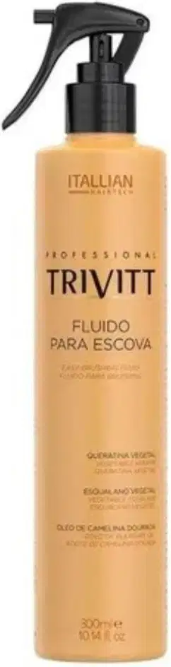 Fluido para escova da linha Trivitt. Embalagem em frasco plástico de cor bege, com bomba borrifadora preta.