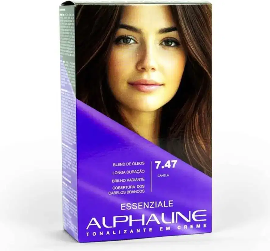 Produto de coloração capilar em creme da linha Alphaline Essenziale. Embalagem retangular azul. Na parte frontal, imagem de uma modelo de cabelos castanhos. Texto indicando a tonalidade "7.47 Canela",