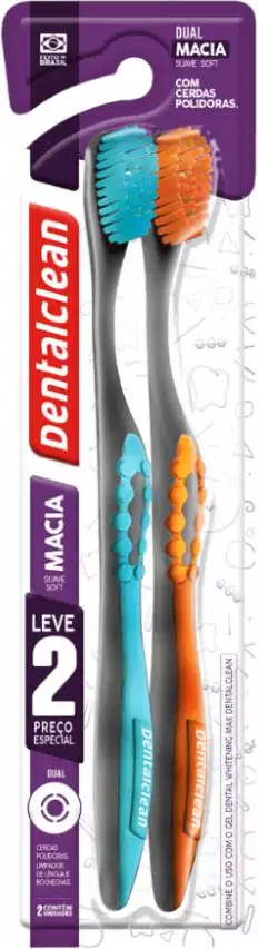Conjunto de duas escovas dentais da marca Dentalclean. As escovas têm cabos plásticos longos, uma na cor turquesa e outra laranja. As cerdas são macias e de cores correspondentes aos cabos. O produto vem embalado em um blister plástico transparente