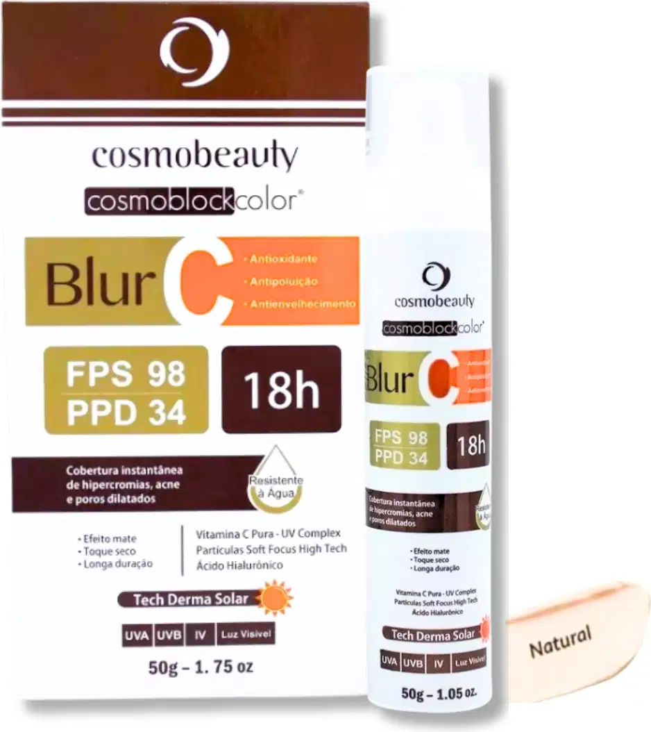 O produto apresentado é um protetor solar da marca Cosmobeauty, chamado Cosmoblock Color Blur C. A embalagem contém informações sobre o produto, como FPS 98, PPD 34 e duração de 18 horas.
