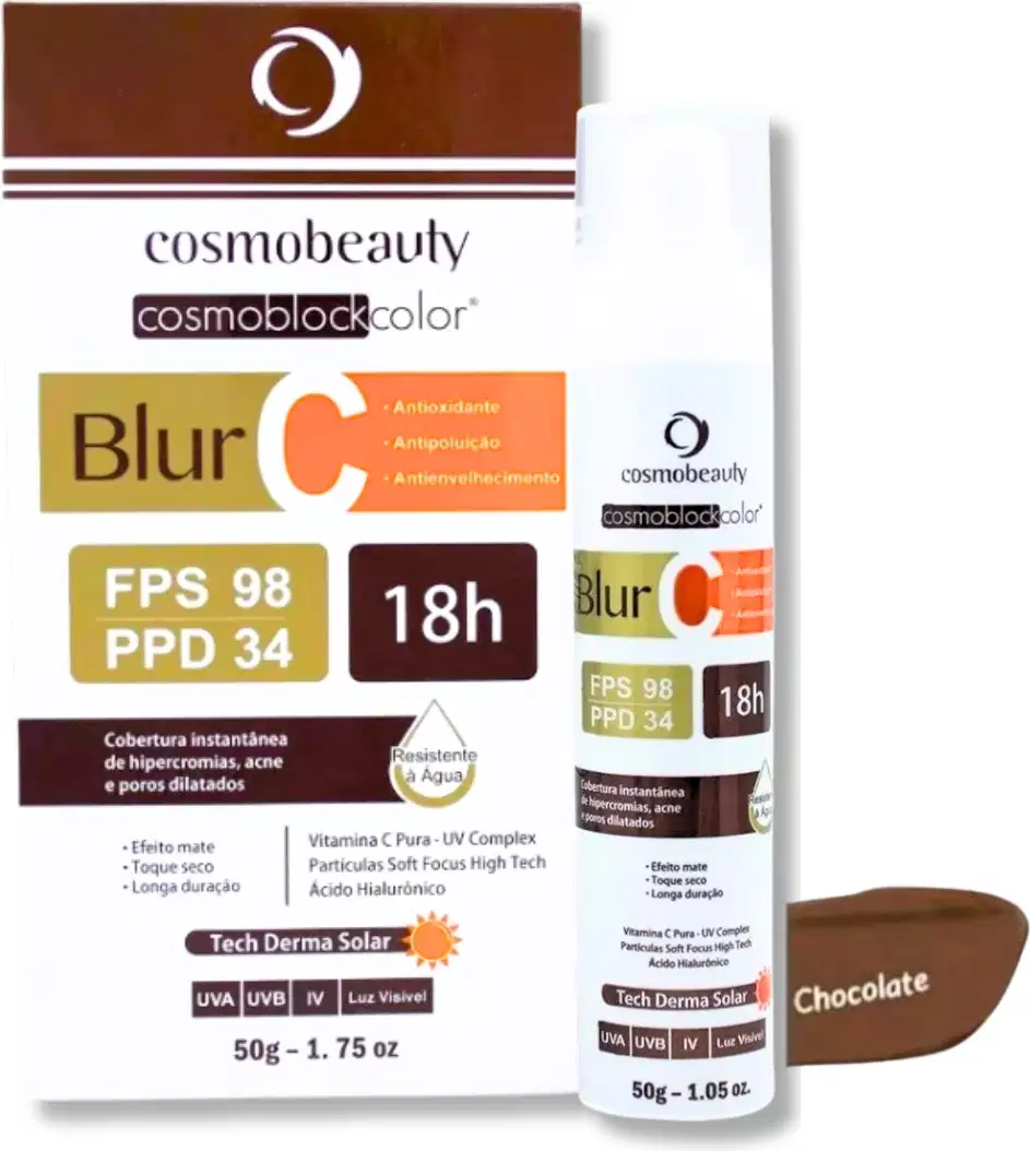 O produto apresentado é um bloco de proteção solar da marca Cosmobeauty, chamado "Cosmoblock color Blur C". A embalagem contém informações sobre o produto, como FPS 98, PPD 34 e duração de 18 horas.